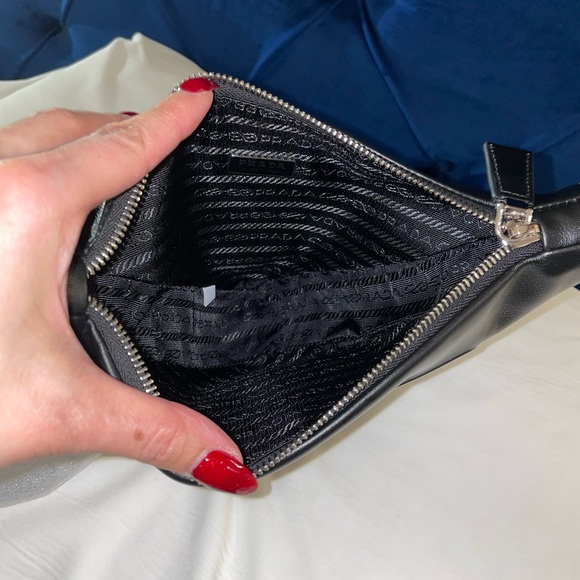 💯 Authentic PRADA Triangle Logo Embossed Leather Convertible Shoulder Bag (NWT) - Picture 10 of 16